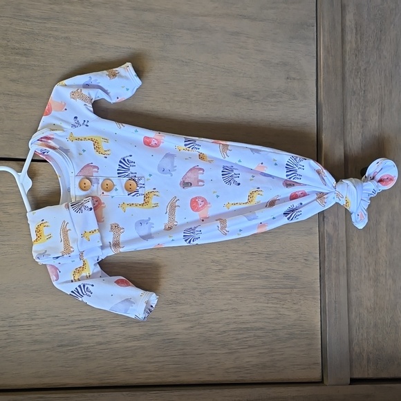 CADE LANE SAFARI PARTYBABY KNOT GOWN/ HAT - Picture 6 of 6